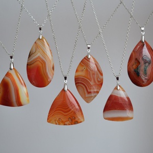 Pandantiv cu agata rosie dungata, pandantiv piatra semipretioasa Pandantiv Agata rosie Naturala cadou ziua femeii mamei - bijuterii - coliere - coliere din pietre semiprețioase - Artynos.ro