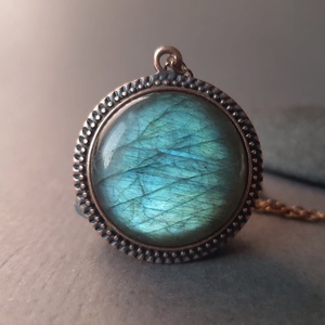 Pandantiv din labradorit colier labradorit rotund pandantiv piatra semipretioasa pandantiv cristal natural cadou iubita - bijuterii - coliere - coliere din pietre semiprețioase - Artynos.ro