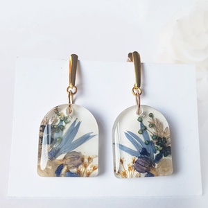 Cercei lungi cu flori albastre naturale cercei din rasina cercei moderni cercei cu albastrele cercei hippie , Bijuterii, Cercei, Cercei din rasina, , ARTYNOS