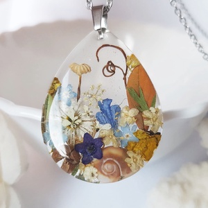 Cadou martisor ziua femeii martie Colier flori handmade Pandantiv unicat din rasina flori naturale buchet femeie iubita, Bijuterii, Coliere, Pandative, Aranjament de flori, Confectionarea bijuteriilor, ARTYNOS