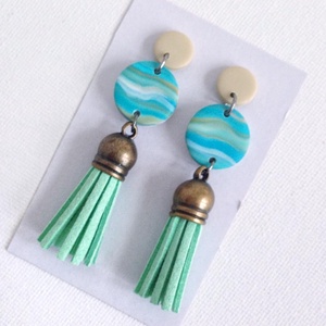 Cadou Martie Cercei moderni ciucure cercei turcoaz Cercei atarnatori menta cercei atarnatori bijuterii contemporane boho, Bijuterii, Cercei, Cercei lungi, Confectionarea bijuteriilor, ARTYNOS