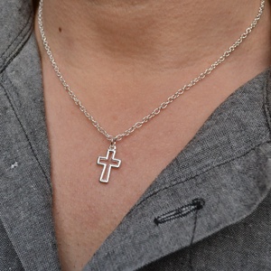 Colier cu cruce argintata bijuterie religioasa cadou religios cadou iubit medalion cruce, Bijuterii, Coliere, Pandative, Confectionarea bijuteriilor, ARTYNOS