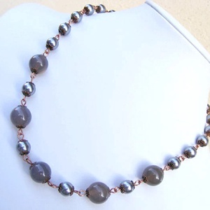 Colier agate gri si perle, colier din margele - bijuterii - coliere - coliere din pietre semiprețioase - Artynos.ro