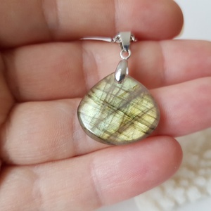 Pandantiv labradorit natural colier piatra semipretioasa pandantiv piatra naturala oval bijuterie cuart cadou barbat - bijuterii - coliere - coliere din pietre semiprețioase - Artynos.ro