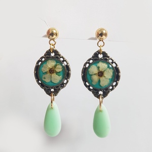 Cercei lungi cu flori albastre naturale cercei din rasina cercei moderni cercei cu albastrele cercei hippie  - Artynos.ro