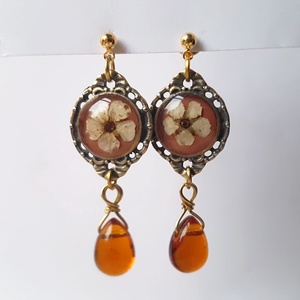 Cercei lungi cu flori albe naturale cercei caramizii cercei moderni cadou sotie iubita mama martie martisor ziua mamei - bijuterii - cercei - cercei din rășină - Artynos.ro