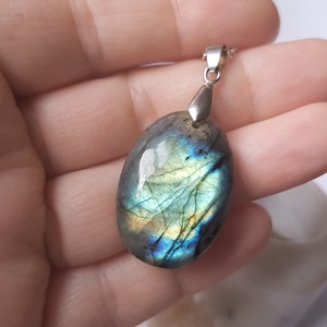 Pandantiv labradorit natural colier piatra semipretioasa pandantiv piatra naturala oval bijuterie cuart cadou iubita - bijuterii - coliere - coliere din pietre semiprețioase - Artynos.ro