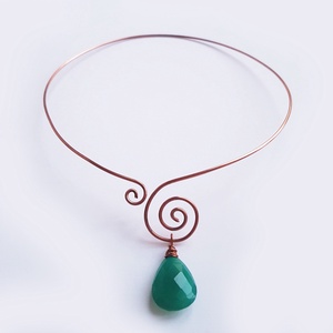 Colier cu pandantiv din cupru Pandantiv onix verde colier minimalist spirala choker la baza gatului cadou martisor sotie - bijuterii - coliere - chockere - Artynos.ro