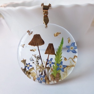 Colier handmade Pandantiv rasina buchet flori naturale Pandantiv terarium cadou inedit pandantiv ocazie, Bijuterii, Coliere, Pandative, Confectionarea bijuteriilor, Aranjament de flori, Acest pandantiv este realizat din rasina si flori naturale. Am mai inclus si alte elemente precum  ..., ARTYNOS