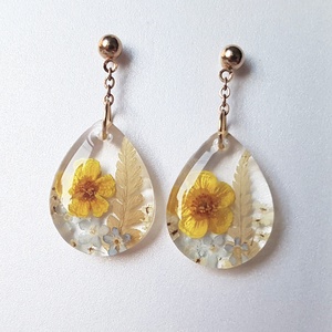 Cercei lungi cu flori galbene naturale cercei din rasina cercei moderni cercei cu albastrele cercei hippie , Bijuterii, Cercei, Cercei din rasina, , ARTYNOS