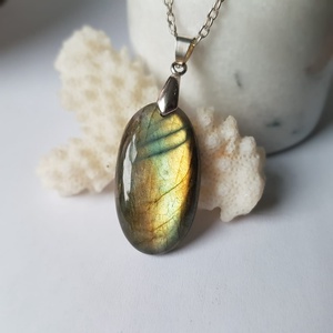Pandantiv labradorit natural colier piatra semipretioasa pandantiv piatra naturala oval bijuterie cuart cadou iubita - bijuterii - coliere - coliere din pietre semiprețioase - Artynos.ro