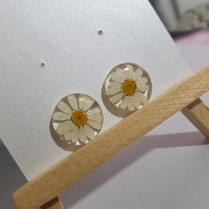 Cercei lungi cu flori margarete naturale cercei din rasina cercei moderni cercei cu flori de margarete cercei hippie  - bijuterii - cercei - cercei din rășină - Artynos.ro