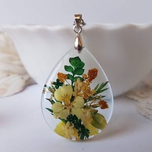 Colier flori handmade Pandantiv vintage din rasina flori naturale buchet flori colier flori presat cadou femeie iubita - Artynos.ro