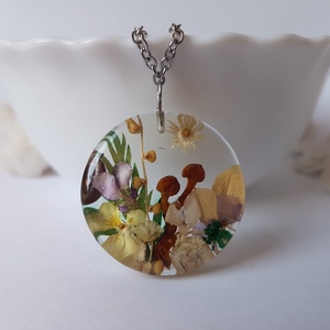 Colier flori handmade Pandantiv vintage din rasina flori naturale buchet flori colier flori presat cadou femeie iubita - bijuterii - coliere - pandative - Artynos.ro