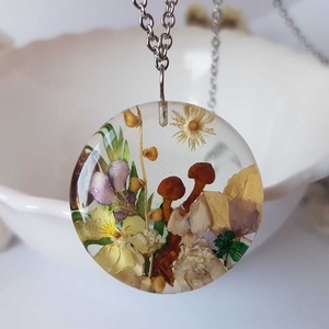 Colier flori handmade Pandantiv vintage din rasina flori naturale buchet flori colier flori presat cadou femeie iubita, Bijuterii, Coliere, Pandative, Aranjament de flori, Confectionarea bijuteriilor, ARTYNOS