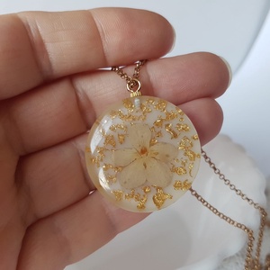 Colier flori handmade Pandantiv vintage din rasina flori naturale buchet flori colier flori presat cadou femeie iubita - bijuterii - coliere - pandative - Artynos.ro