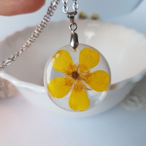 Colier flori handmade Pandantiv vintage din rasina flori naturale buchet flori colier flori presat cadou femeie iubita - bijuterii - coliere - pandative - Artynos.ro