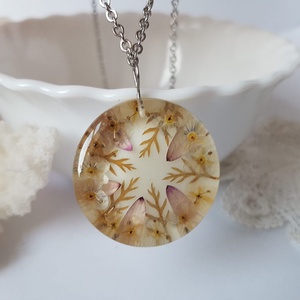 Colier flori handmade Pandantiv vintage din rasina flori naturale buchet flori colier flori presat cadou femeie iubita - bijuterii - coliere - pandative - Artynos.ro