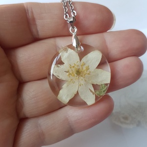 Colier flori handmade Pandantiv vintage din rasina flori naturale buchet flori colier flori presat cadou femeie iubita - bijuterii - coliere - pandative - Artynos.ro