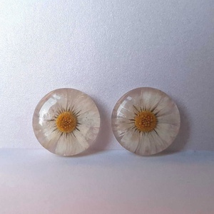 Cercei lungi cu flori margarete naturale cercei din rasina cercei moderni cercei cu flori de margarete cercei hippie , Bijuterii, Cercei, Cercei din rasina, Confectionarea bijuteriilor, ARTYNOS