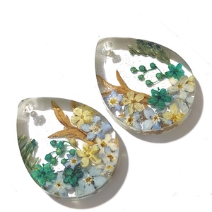 Cercei lungi cu flori margarete naturale cercei din rasina cercei moderni cercei cu flori de margarete cercei hippie  - Artynos.ro