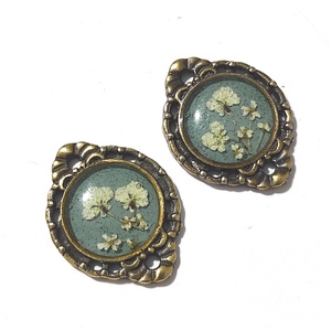 Cercei lungi cu flori margarete naturale cercei din rasina cercei moderni cercei cu flori de margarete cercei hippie , Bijuterii, Cercei, Cercei din rasina, Confectionarea bijuteriilor, ARTYNOS