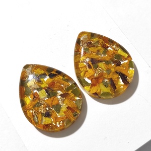 Cercei lungi cu flori margarete naturale cercei din rasina cercei moderni cercei cu flori de margarete cercei hippie , Bijuterii, Cercei, Cercei din rasina, Confectionarea bijuteriilor, ARTYNOS