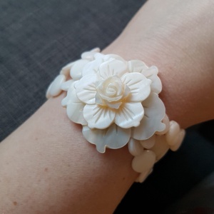 Bratara din sidef bratara elastica scoica bratara pietre naturale cu 3 siraguri, bratara cu camee floare - bijuterii - brățări - brățări din pietre semiprețioase - Artynos.ro