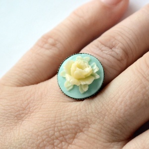 Inel reglabil turcoaz cu caboson inel camee inel ajustabil floare crem inel vintage cadou pentru fiica bijuterie mana - bijuterii - inele - inele statement - Artynos.ro