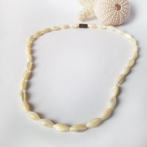 Colier scurt artizanal Colier vintage colier margele sidef crem colier choker - bijuterii - coliere - chockere - Artynos.ro