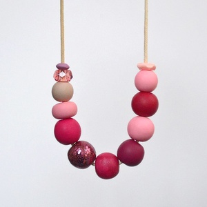 Colier asimetric rosu roz, colier contemporan artizanal colier statement colier geometric bijuterie moderna pentru birou - Artynos.ro