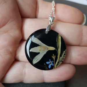 Colier unicat handmade Pandantiv flori naturale primavara Pandantiv ghiocel si albastre medalion botanic cadou Craciun - bijuterii - coliere - coliere cu pandative - Artynos.ro
