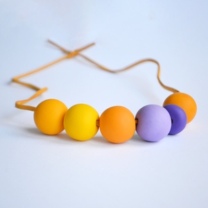 Colier margele rotunde mari colier colorat colier statement contemporan colier geometric choker Colier galben violet - Artynos.ro