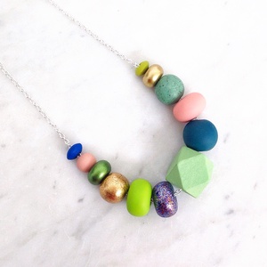 Colier fashion Colier geometric margele verzi si roz colier statement colier trendy modern colier primavara cadou iubita, Bijuterii, Coliere, Coliere din margele, Confectionarea bijuteriilor, Colier fashion Colier geometric margele verzi si roz colier statement colier trendy modern colier p..., ARTYNOS
