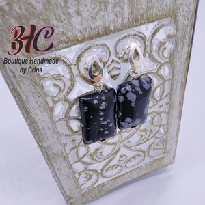 Cercei din argint 925 si placute Obsidian, Bijuterii, Cercei, Cercei drop, Confectionarea bijuteriilor, Cercei eleganti realizati manual din argint 925 si obsidian fulg de nea, o piatra naturala cu un as..., ARTYNOS