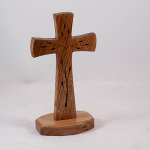 Cruce de lemn pe piedestal cu model, cruce de masă -  - Artynos.ro