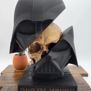 Statuia craniului lui Darth Vader -  - Artynos.ro