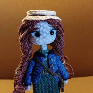 Păpușă croșetată manual, stil victorian - inspirata de personaje din seriale celebre - jucării și echipamente pentru copii - plușuri - păpușă croșetată, păpușă de pluș - Artynos.ro