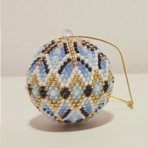 Glob de Craciun crosetat handmade cu margele  decor elegant pentru brad - Artynos.ro