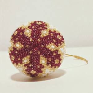 Glob de Crăciun croșetat handmade cu mărgele  decor elegant pentru brad - crăciun - decorațiuni de crăciun de casă - globuri de crăciun - Artynos.ro