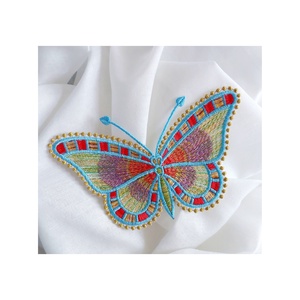 Brosa fluture brodat mudel 4 - bijuterii - broșă, insigne - insigne - Artynos.ro