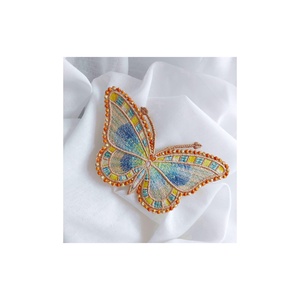 Brosa fluture brodat mudel 3 - bijuterii - broșă, insigne - insigne - Artynos.ro