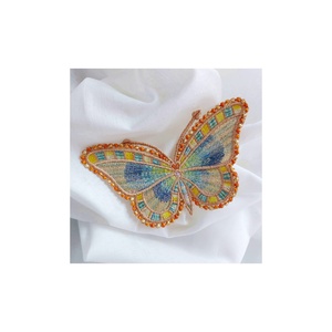Brosa fluture brodat mudel 3 - bijuterii - broșă, insigne - insigne - Artynos.ro