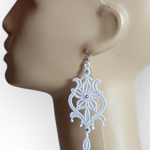 Cercei Candelabru Albi mireasa - accesorii nuntă - bijuterii mireasă - cercei mireasă - Artynos.ro