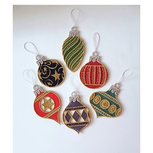 Set Decoratiuni Brodate Globulee 2D pentru Brad - accesorii de crăciun - decorațiuni de crăciun de casă - decorațiuni pentru pomul de crăciun - Artynos.ro
