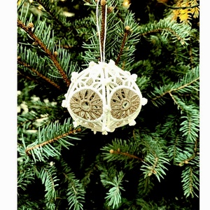 Globulet 3D Alb cu Auriu, Craciun, Decoratiuni de Craciun de casa, Globuri de Craciun, Broderie, ARTYNOS