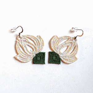 Cercei Nufar Alb Degrade - bijuterii - cercei - cercei brodați - Artynos.ro