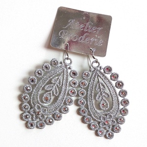 Cercei Argintiu Metalic   cu Cristale - bijuterii - cercei - cercei lungi - Artynos.ro