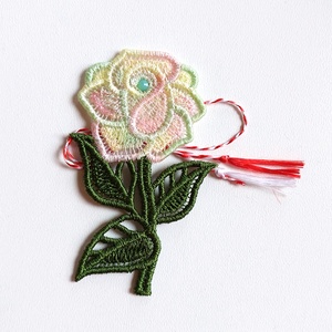 Martisor Trandafir Alb Degrade - Artynos.ro