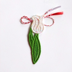 Martisor Lalea Alb Degrade - Artynos.ro